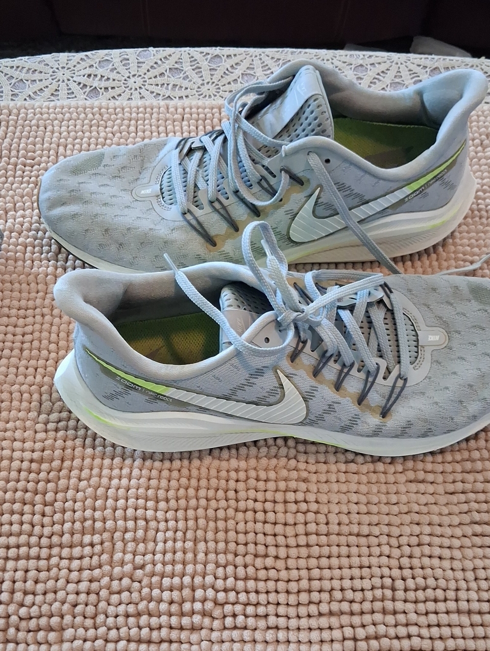 Nike Light Gray and Lime Men's Running Shoes
